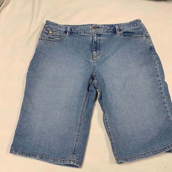 Style & Co Ladies Bermuda Jean Shorts. Gently used - Picture 1 of 3